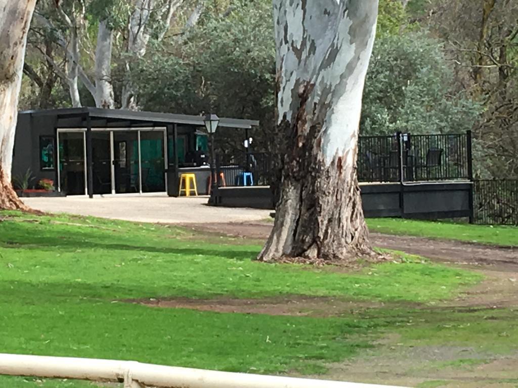 ホテル Adelaide Brownhill Creek Tourist Park エクステリア 写真