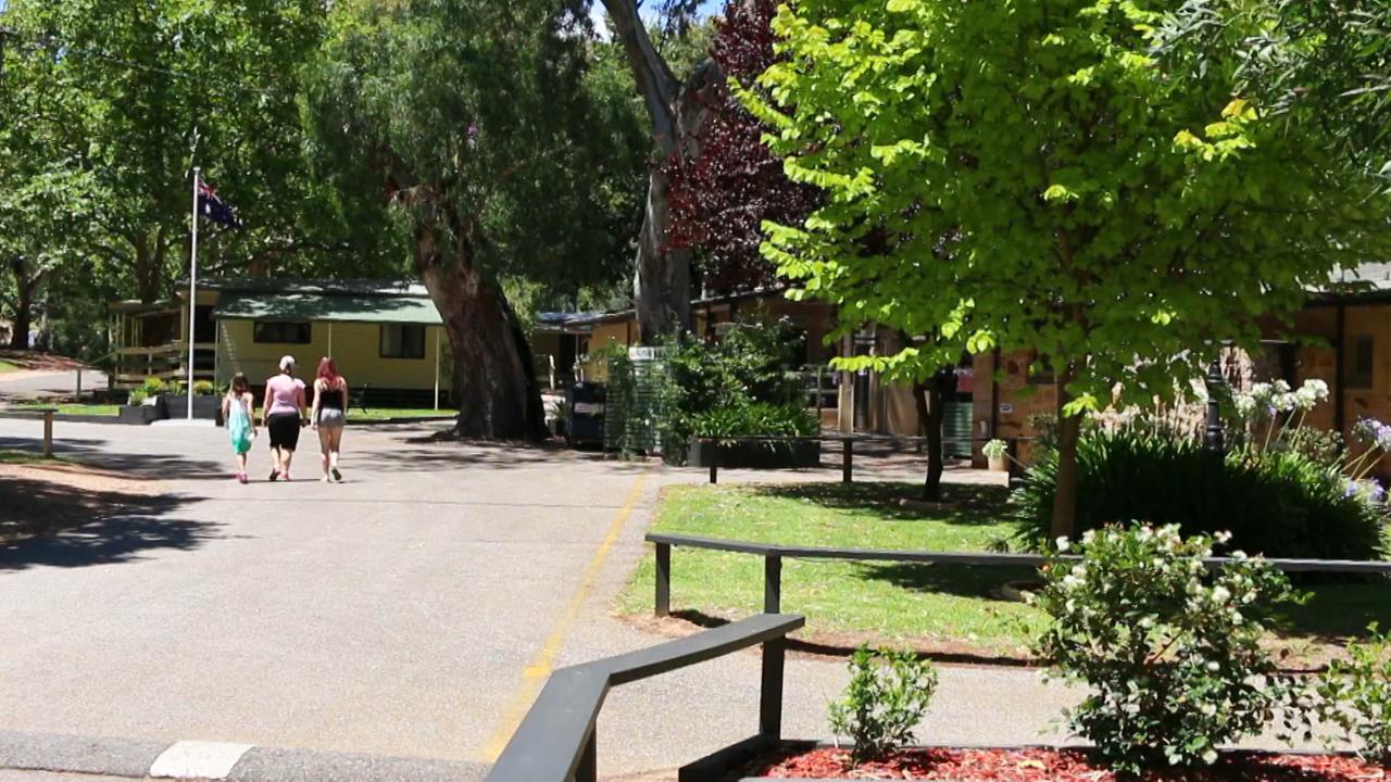 ホテル Adelaide Brownhill Creek Tourist Park エクステリア 写真