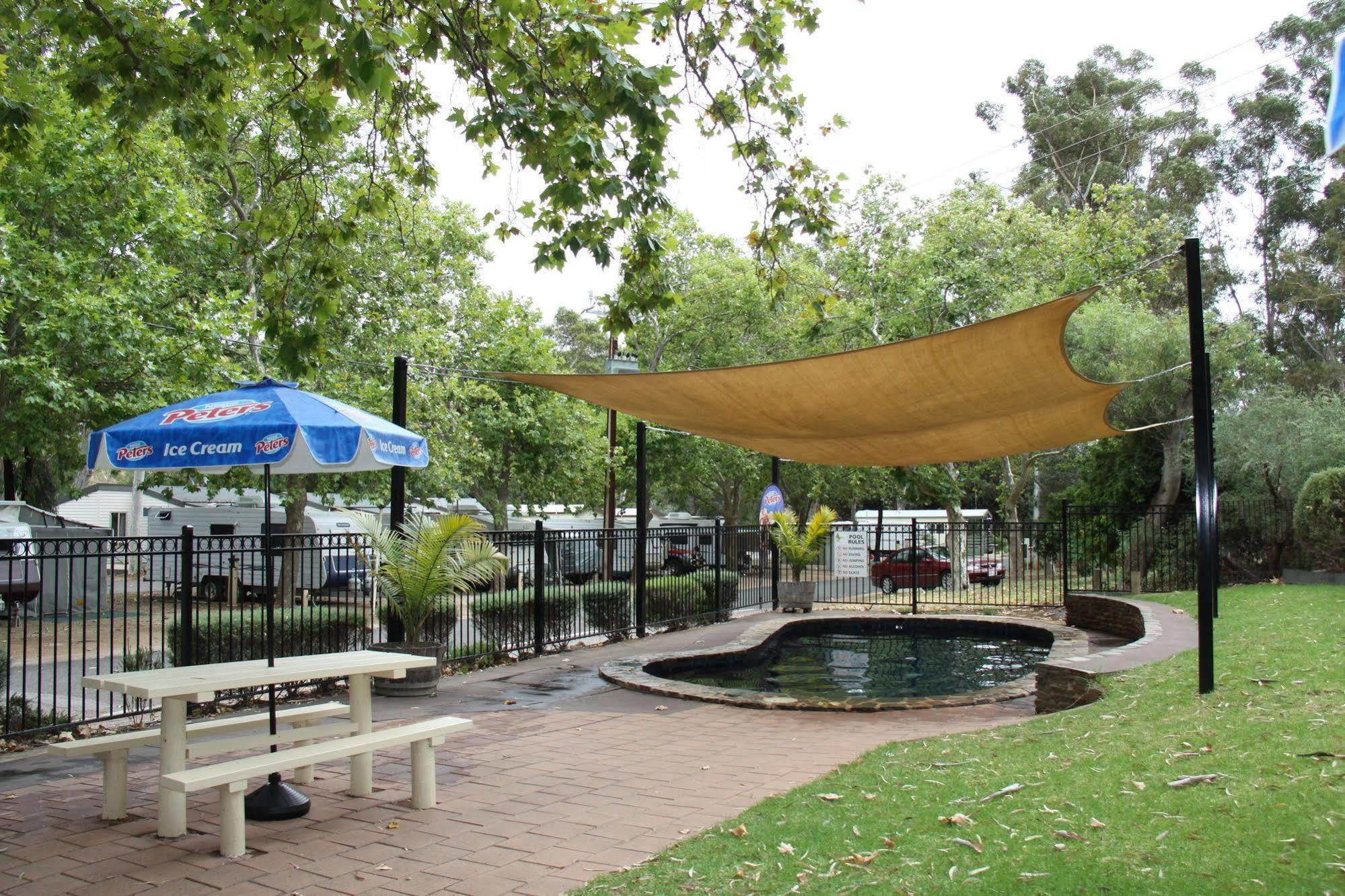 ホテル Adelaide Brownhill Creek Tourist Park エクステリア 写真
